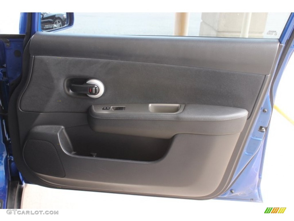 2011 Versa 1.8 S Hatchback - Metallic Blue / Charcoal photo #31