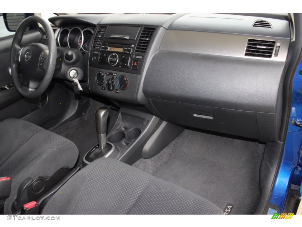 2011 Versa 1.8 S Hatchback - Metallic Blue / Charcoal photo #32