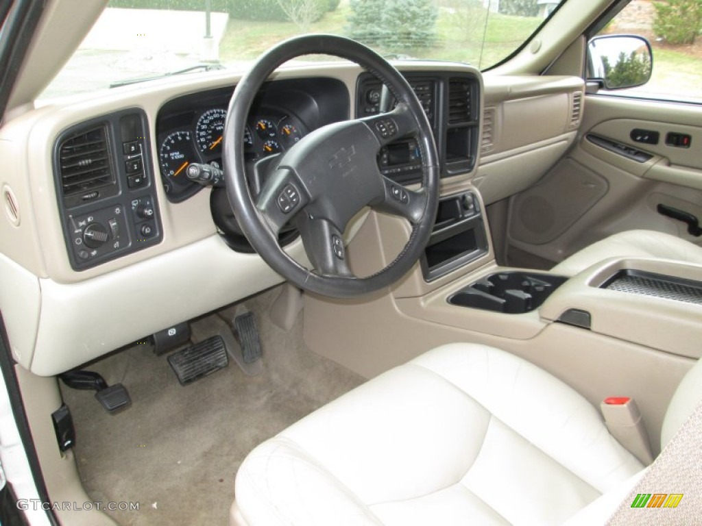 Tan/Neutral Interior 2004 Chevrolet Suburban 1500 LT 4x4 Photo #89167048