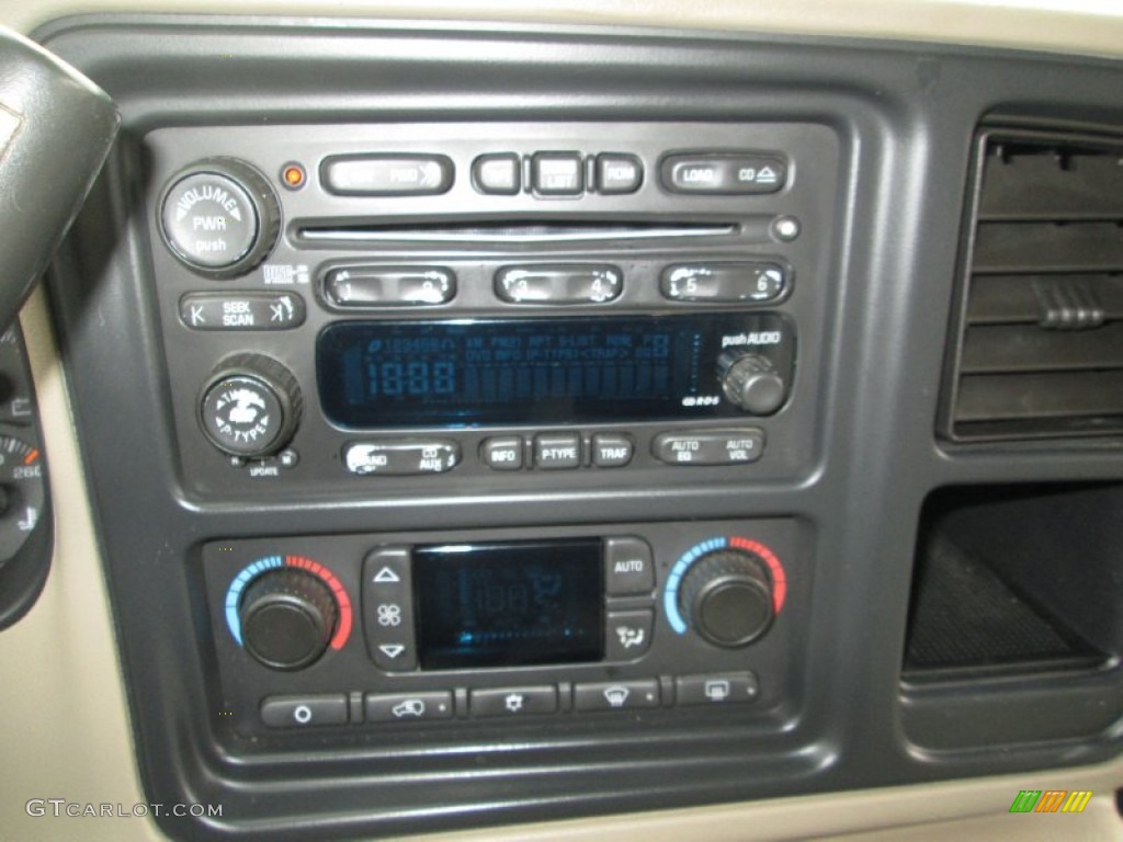2004 Chevrolet Suburban 1500 LT 4x4 Controls Photos
