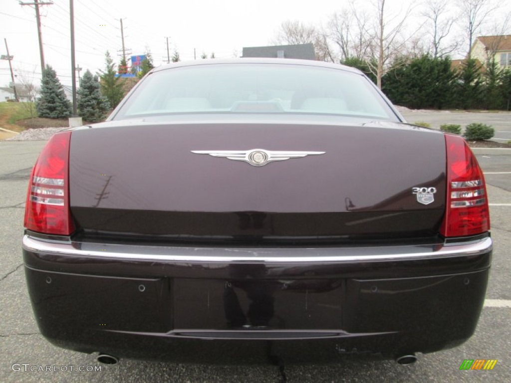 2005 300 C HEMI - Deep Lava Red Pearl / Dark Slate Gray/Light Graystone photo #6