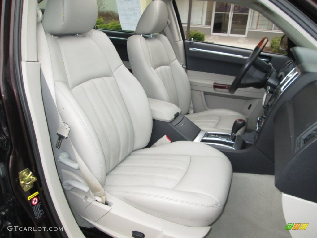2005 Chrysler 300 C HEMI Front Seat Photo #89168596