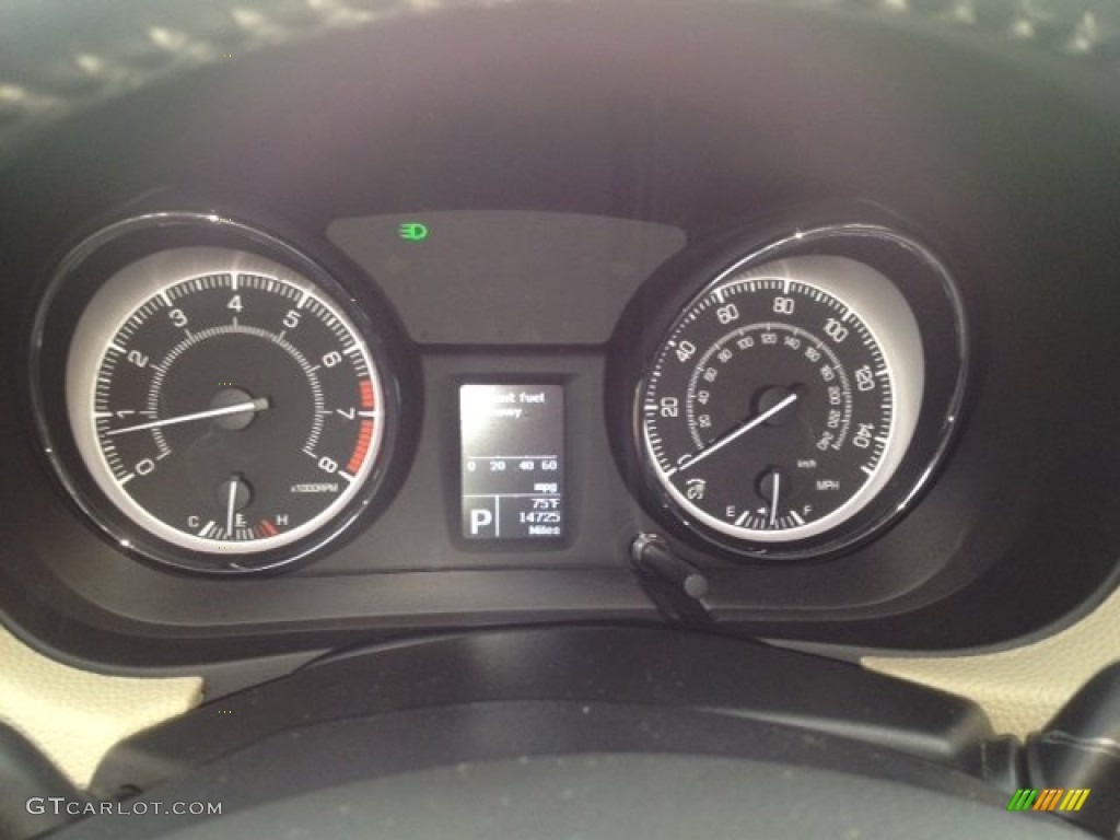 2012 Suzuki Kizashi SE Gauges Photos