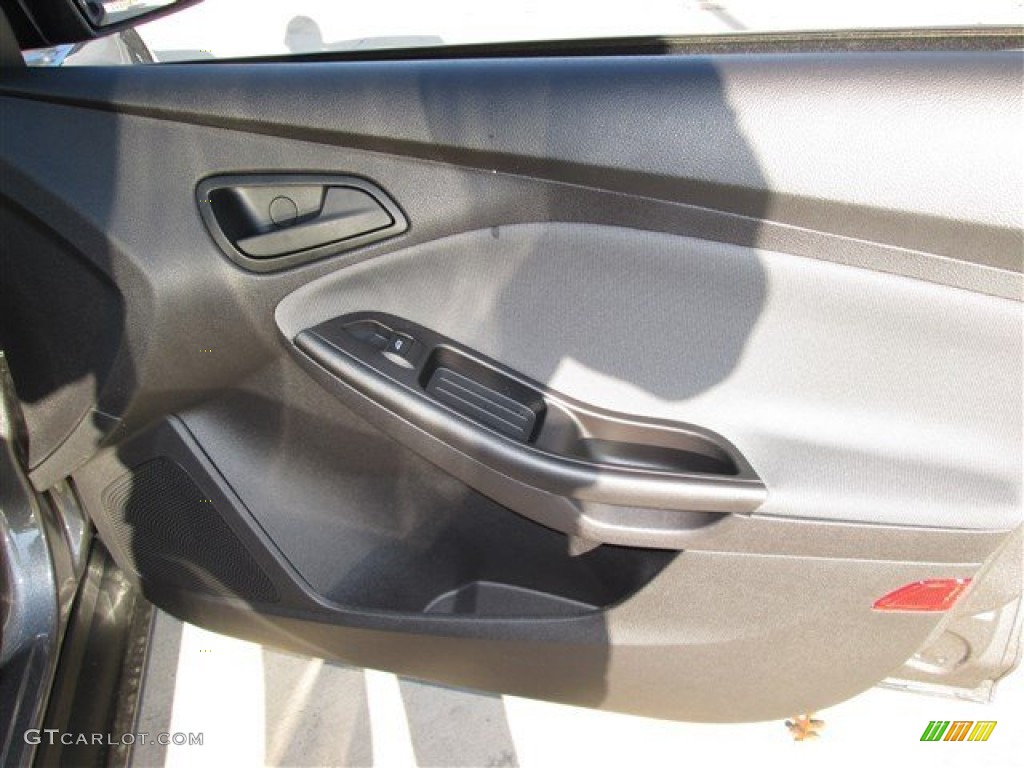 2014 Focus S Sedan - Sterling Gray / Charcoal Black photo #10