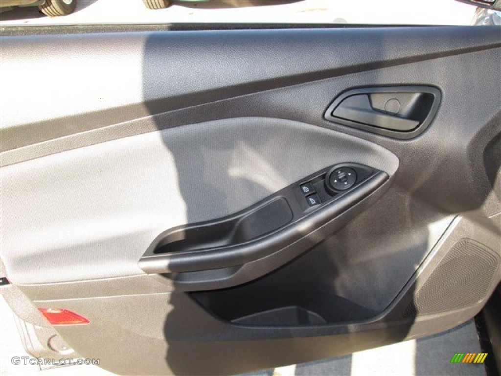 2014 Focus S Sedan - Sterling Gray / Charcoal Black photo #17