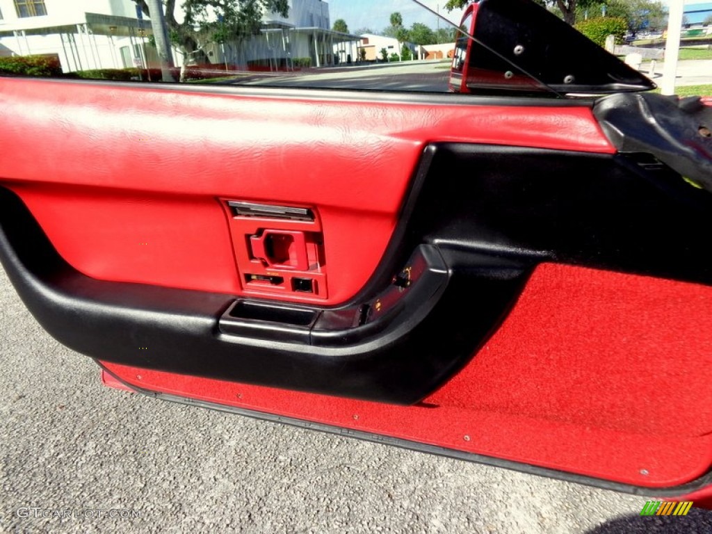 1992 Chevrolet Corvette Convertible Red Door Panel Photo #89172694
