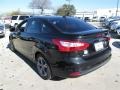 Tuxedo Black - Focus SE Sedan Photo No. 3