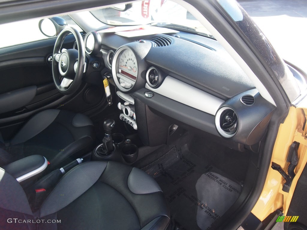 2009 Cooper Clubman - Interchange Yellow / Black/Grey photo #4