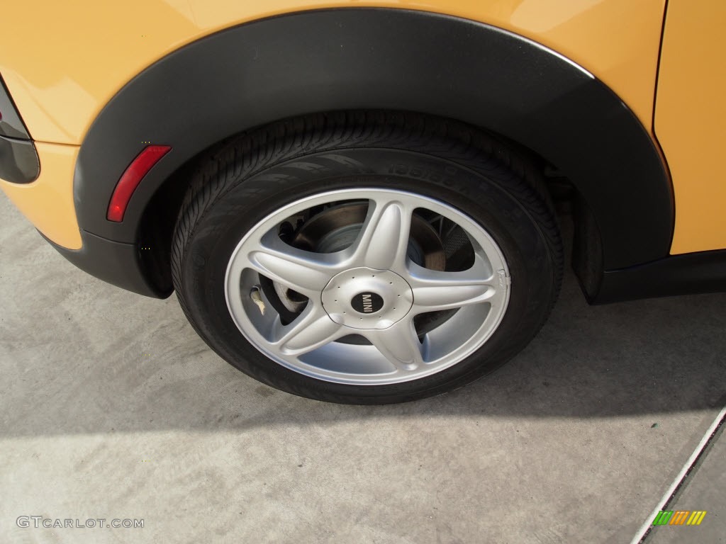 2009 Cooper Clubman - Interchange Yellow / Black/Grey photo #7