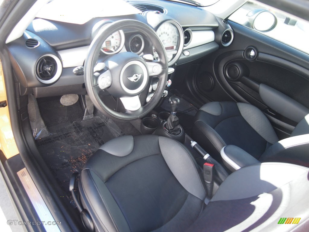 2009 Cooper Clubman - Interchange Yellow / Black/Grey photo #12