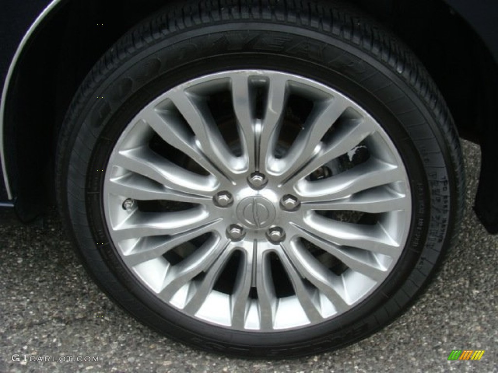 2012 200 Limited Sedan - Blackberry Pearl Coat / Black photo #8