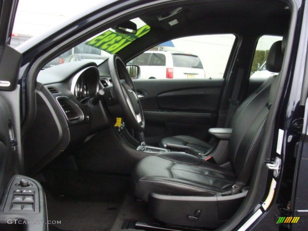 2012 200 Limited Sedan - Blackberry Pearl Coat / Black photo #13