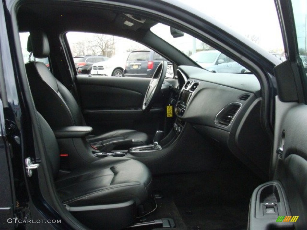 2012 200 Limited Sedan - Blackberry Pearl Coat / Black photo #14