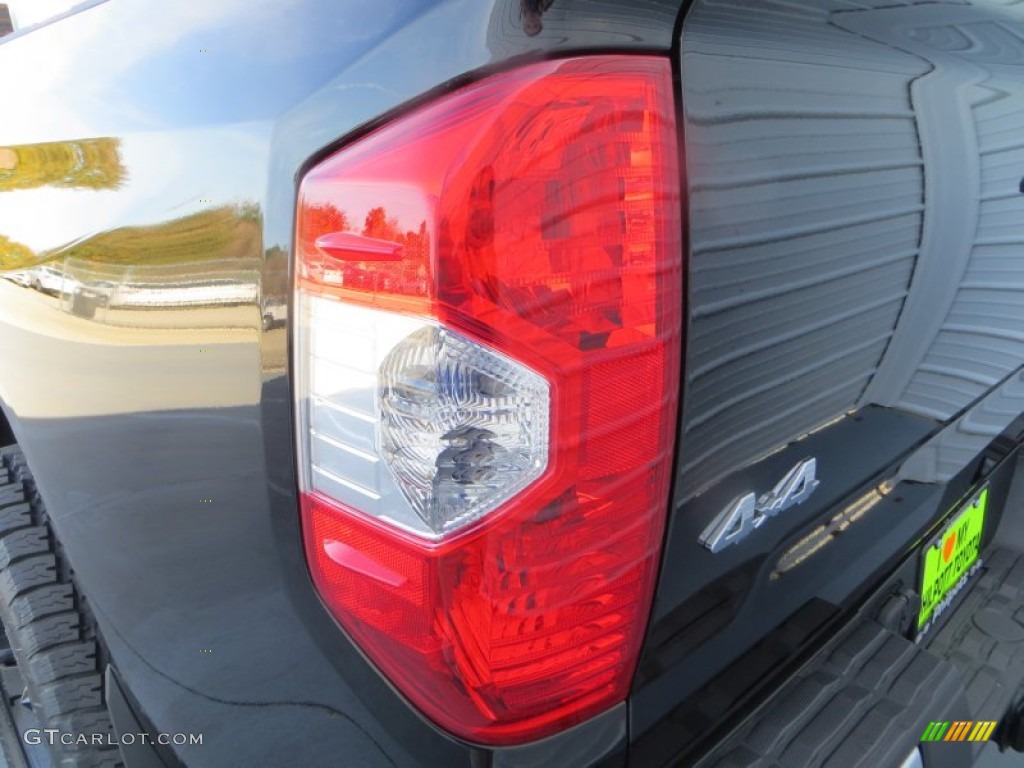 2014 Tundra SR5 Crewmax 4x4 - Black / Graphite photo #16