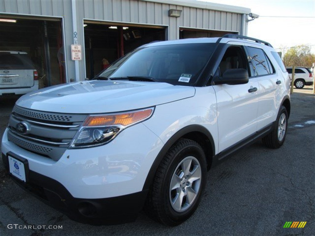 2014 Explorer FWD - Oxford White / Medium Light Stone photo #1