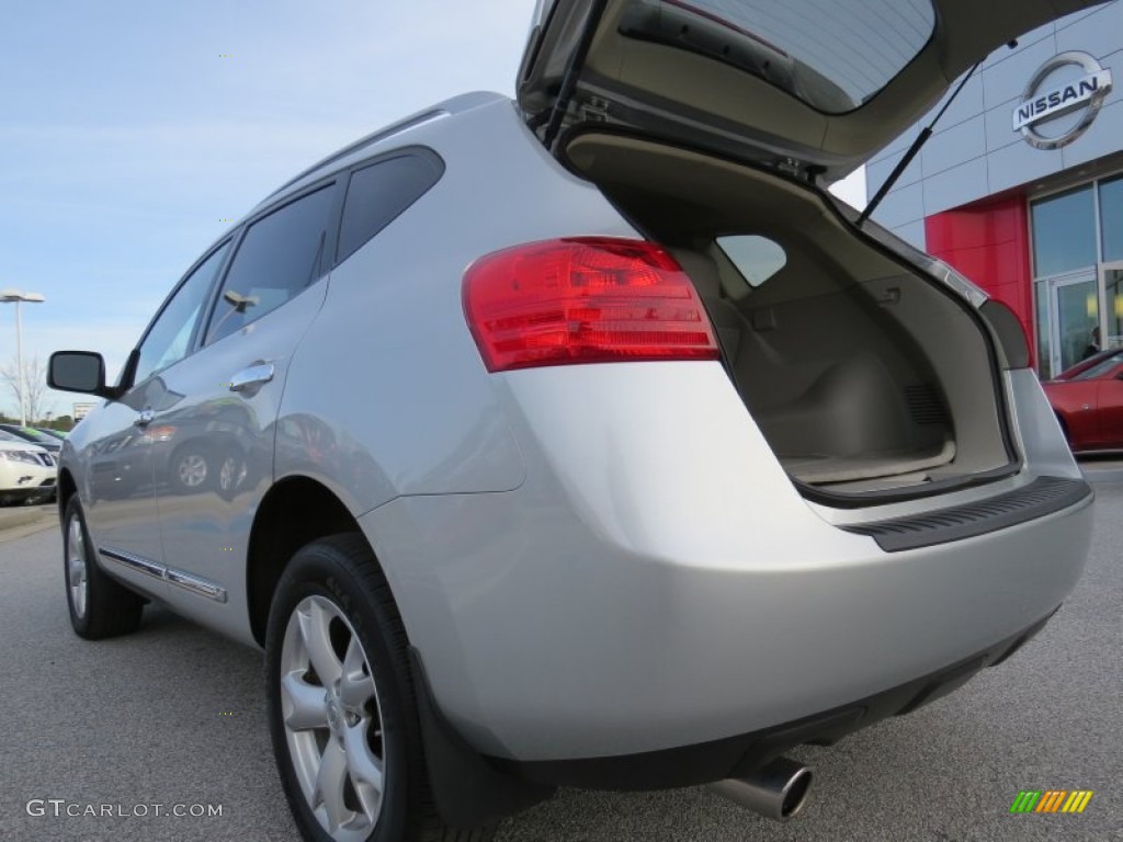 2011 Rogue SV - Silver Ice Metallic / Gray photo #16
