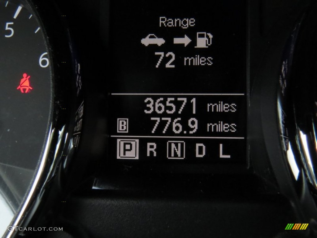 2011 Rogue SV - Silver Ice Metallic / Gray photo #27
