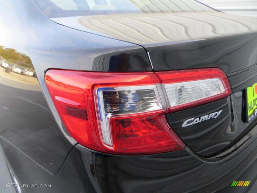 2014 Camry LE - Attitude Black Metallic / Ivory photo #12
