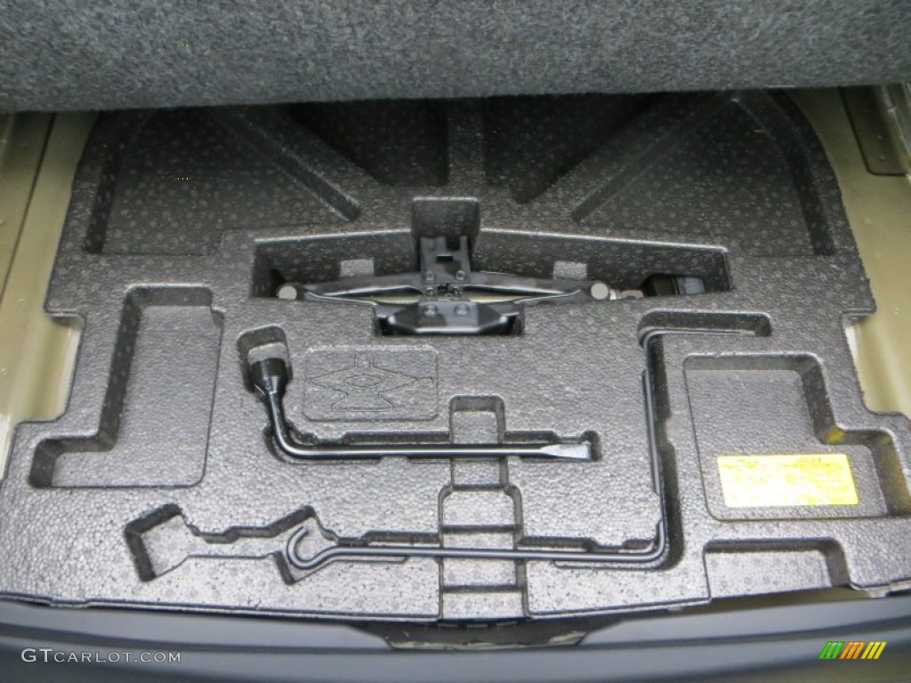 2014 Camry LE - Attitude Black Metallic / Ivory photo #22