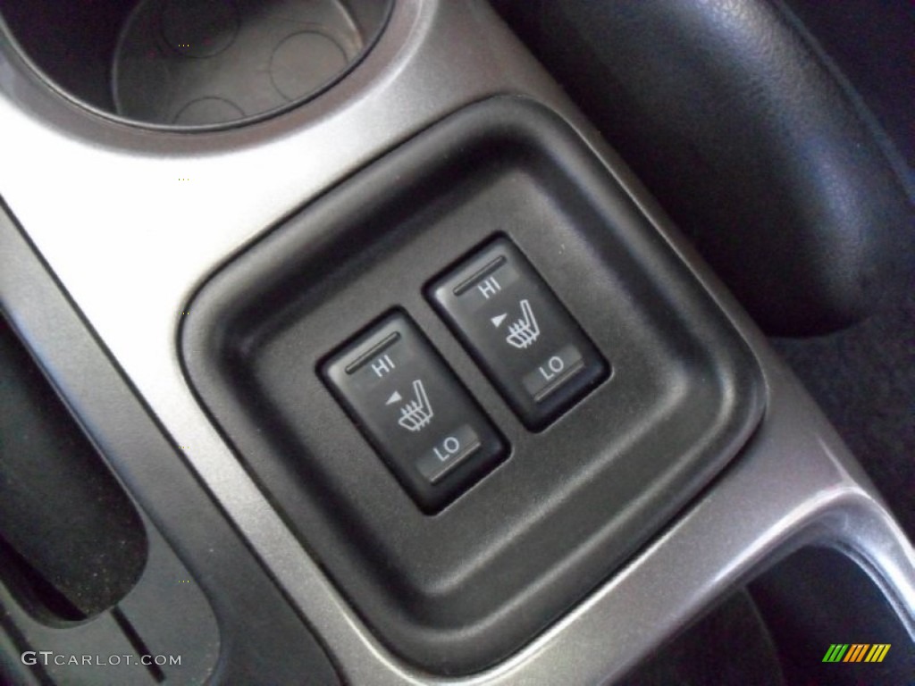 2011 Juke SL AWD - Metallic Bronze / Black/Red w/Silver Trim photo #13
