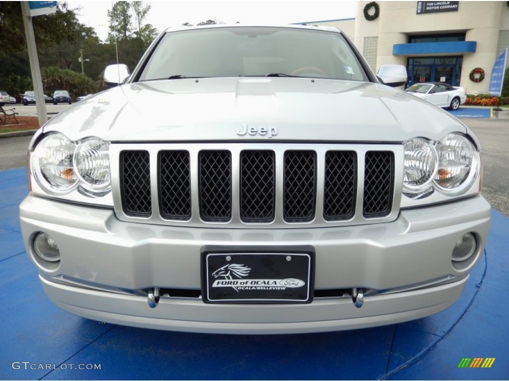 2006 Grand Cherokee Overland - Bright Silver Metallic / Dark Khaki/Light Graystone photo #8