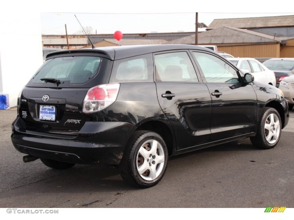 2006 Matrix AWD - Black Sand Pearl / Dark Gray photo #4