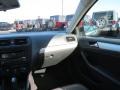 Black Uni - Jetta SE Sedan Photo No. 17