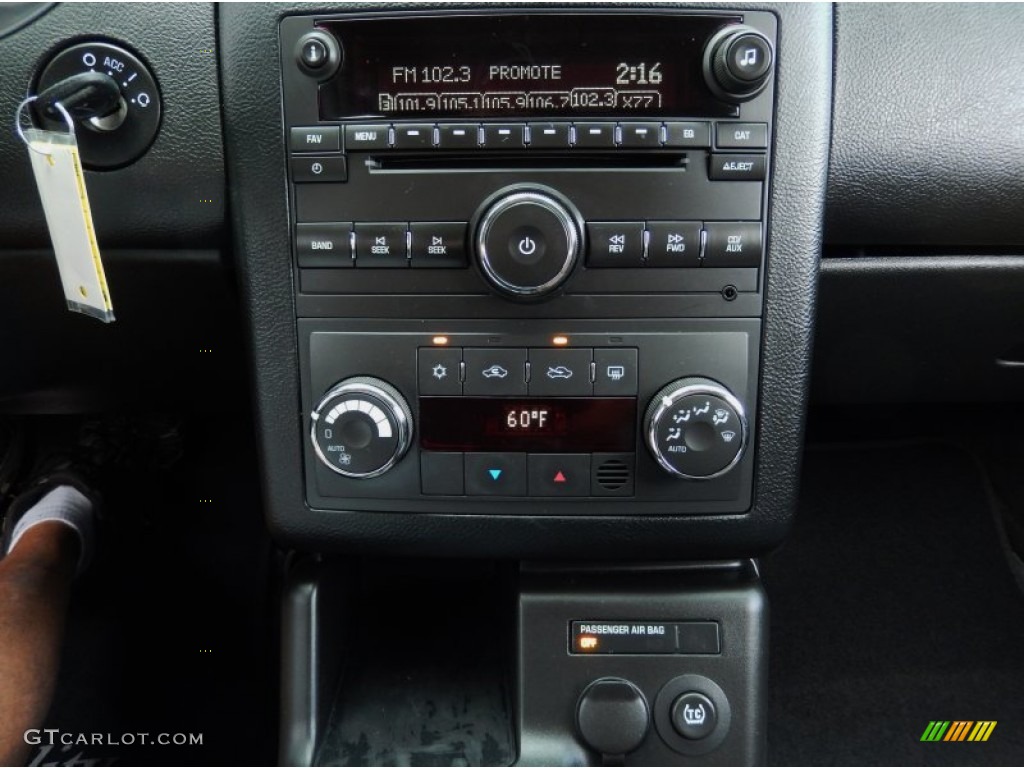2009 Pontiac G6 GXP Sedan Controls Photo #89201992