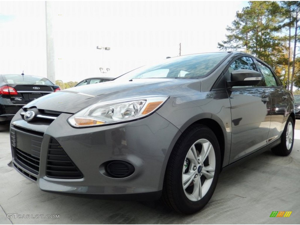 2014 Focus SE Sedan - Sterling Gray / Medium Light Stone photo #1