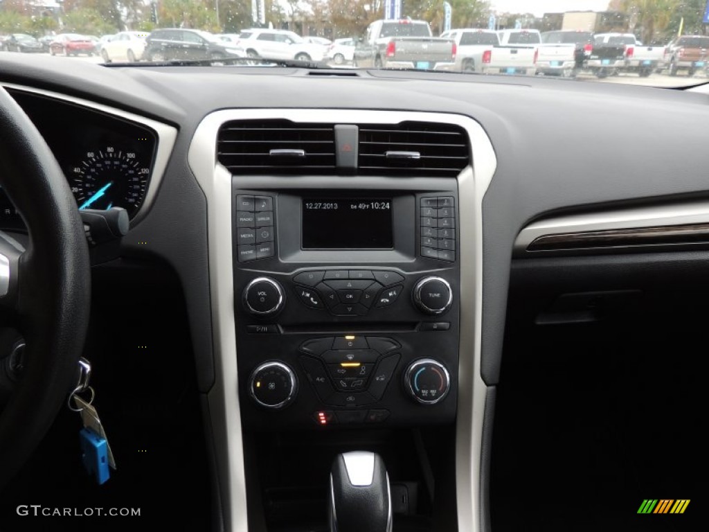 2013 Fusion SE 2.0 EcoBoost - Ingot Silver Metallic / Charcoal Black photo #17