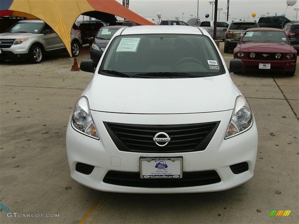 Fresh Powder White Nissan Versa