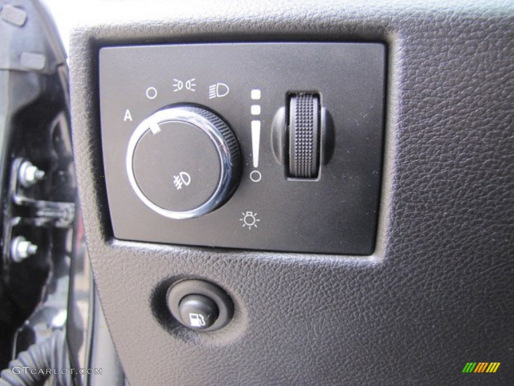 2011 Jeep Grand Cherokee Overland Controls Photo #89228263