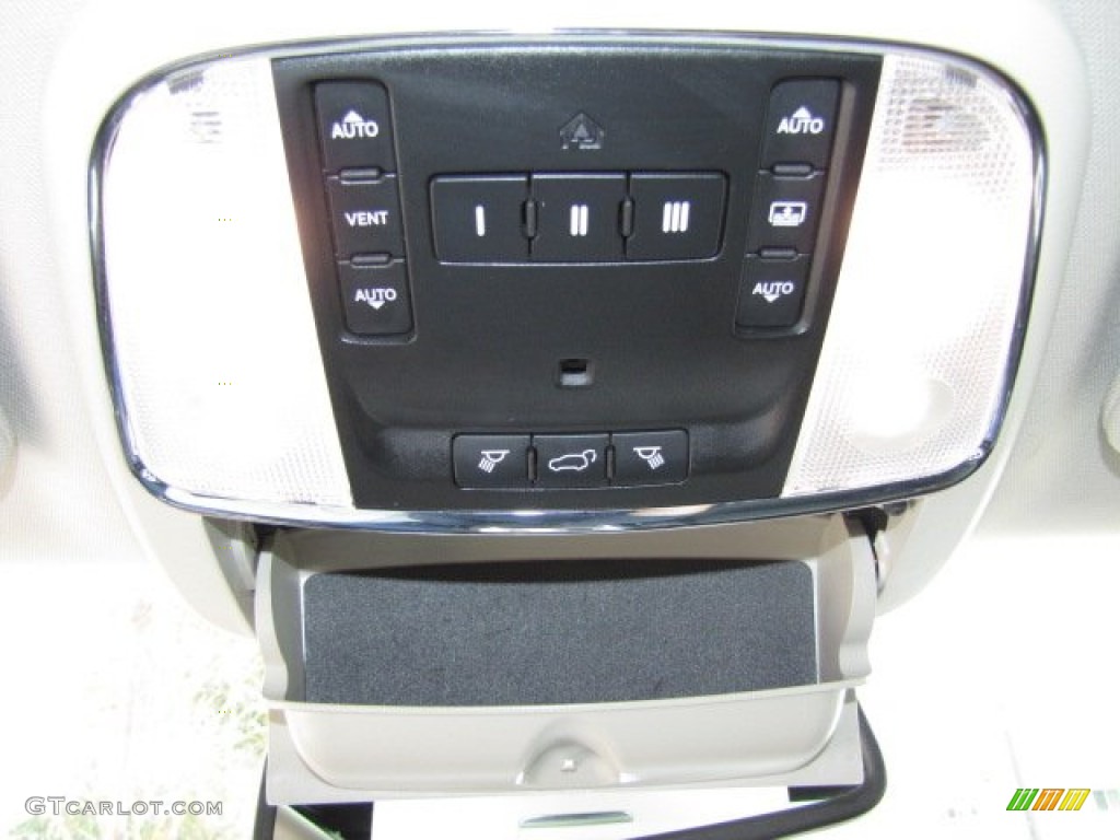 2011 Jeep Grand Cherokee Overland Controls Photo #89228347