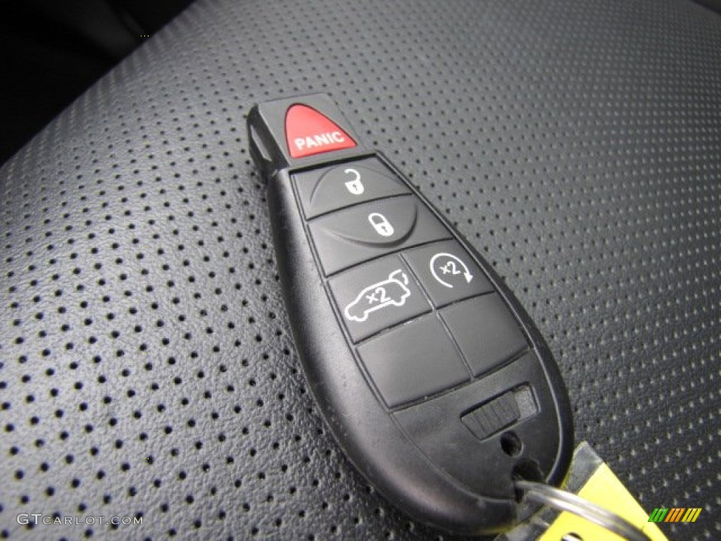 2011 Jeep Grand Cherokee Overland Keys Photos
