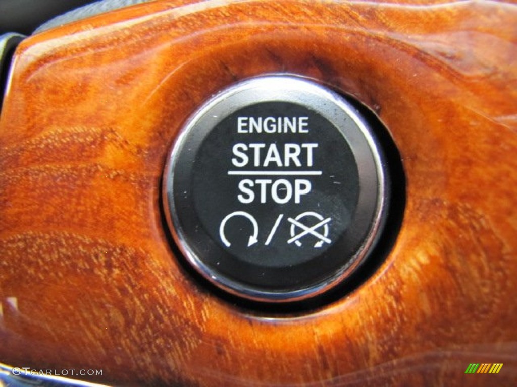 2011 Jeep Grand Cherokee Overland Controls Photo #89228392