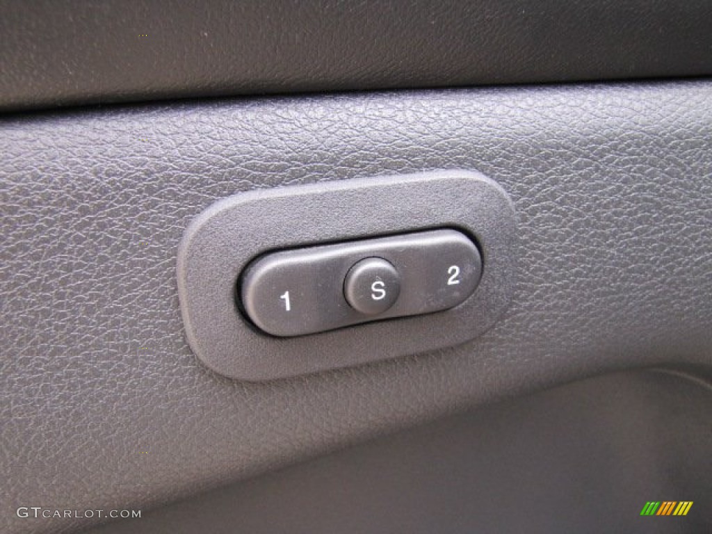 2011 Jeep Grand Cherokee Overland Controls Photo #89228437