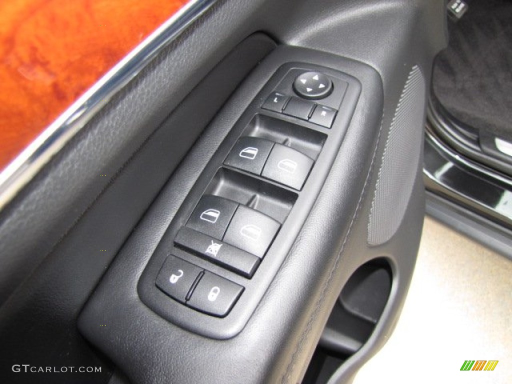 2011 Jeep Grand Cherokee Overland Controls Photos