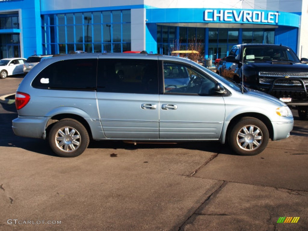 Butane Blue Pearl 2005 Chrysler Town & Country Limited Exterior Photo #89235514