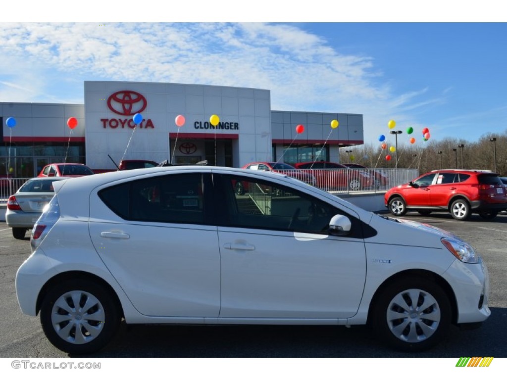 2013 Prius c Hybrid One - Super White / Gray photo #2