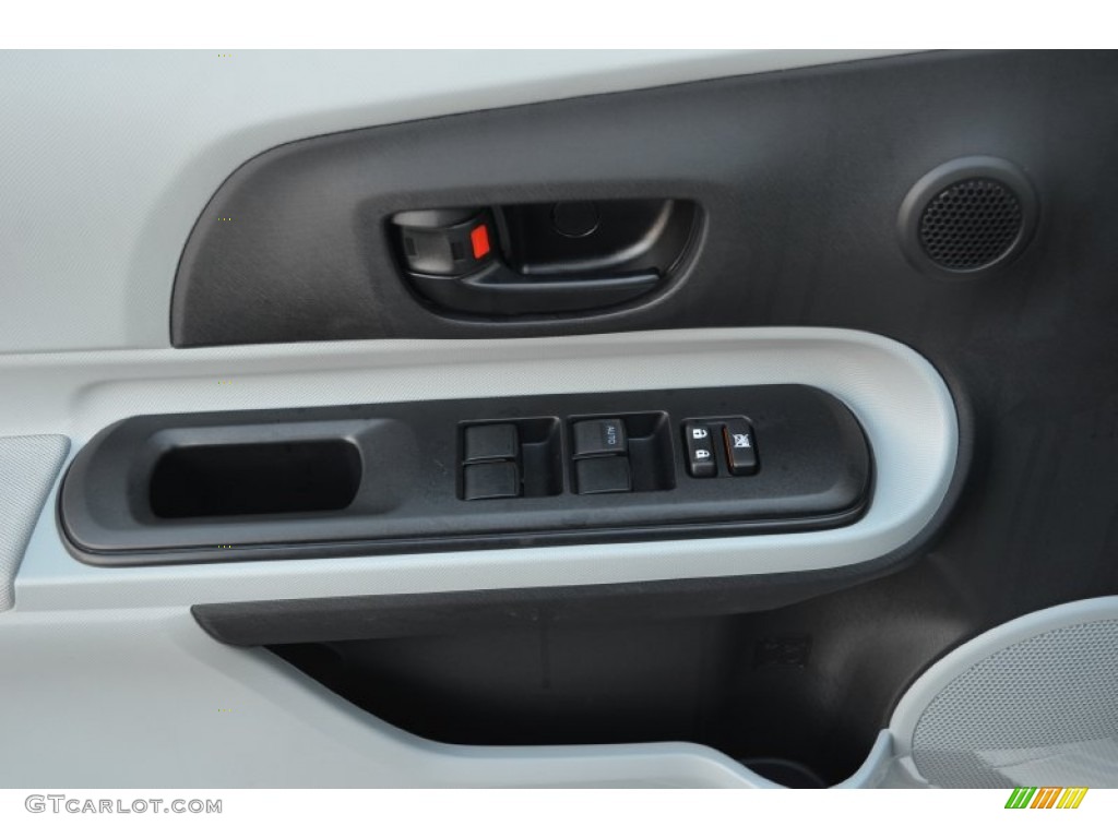 2013 Prius c Hybrid One - Super White / Gray photo #4