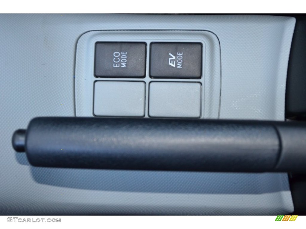 2013 Prius c Hybrid One - Super White / Gray photo #14