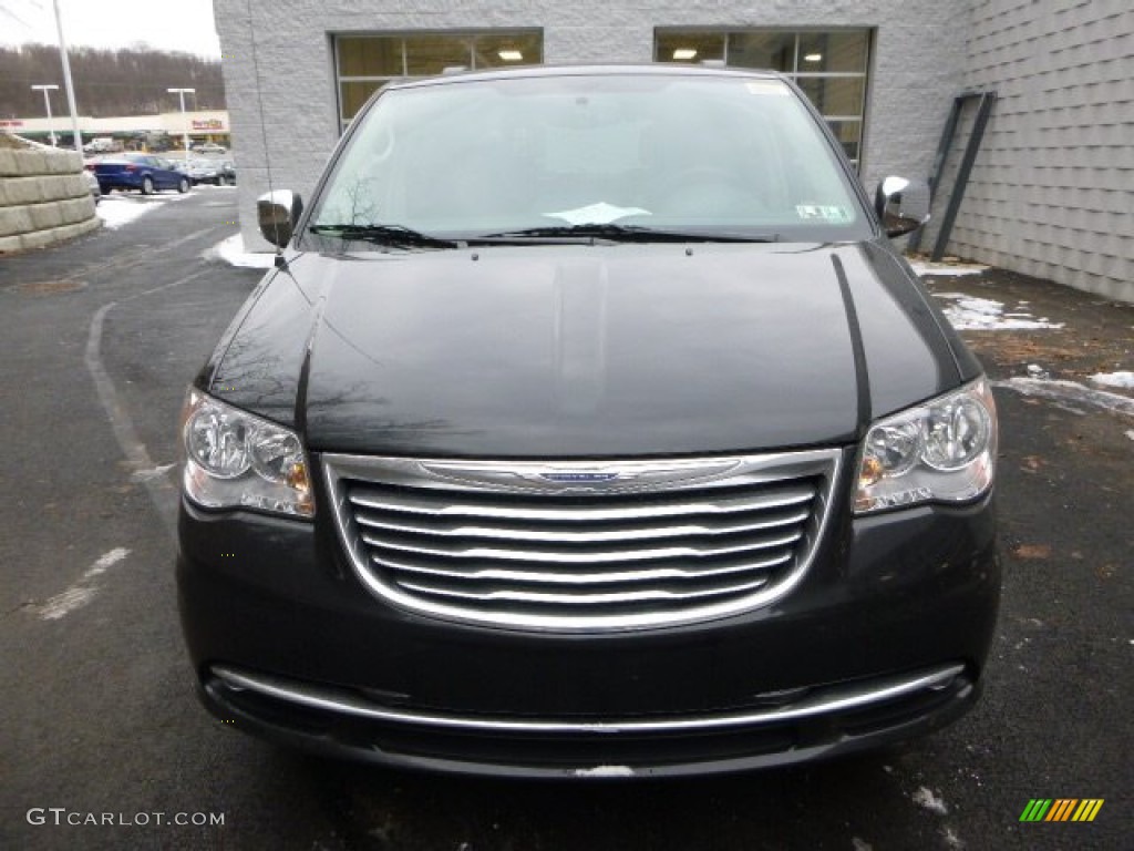 2014 Town & Country Touring-L - Brilliant Black Crystal Pearl / Black/Light Graystone photo #8