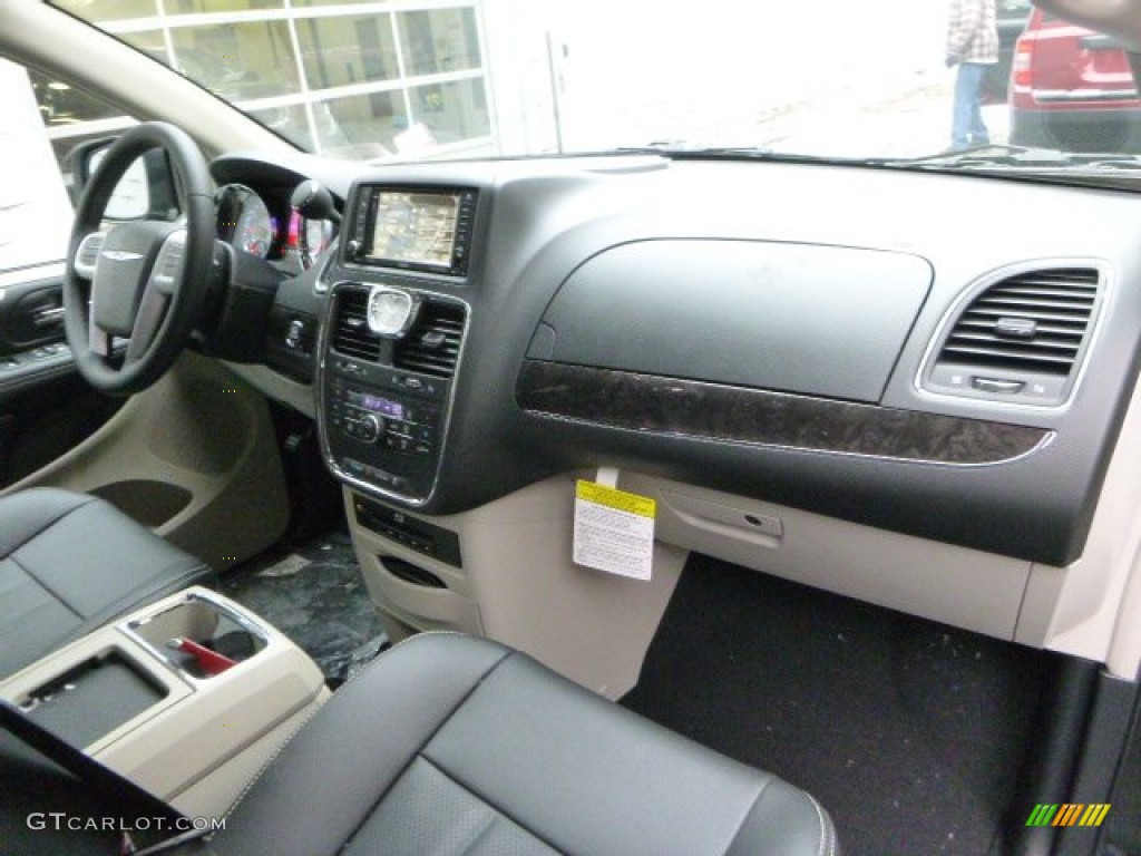 2014 Town & Country Touring-L - Brilliant Black Crystal Pearl / Black/Light Graystone photo #11