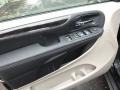 2014 Brilliant Black Crystal Pearl Chrysler Town & Country Touring-L  photo #18