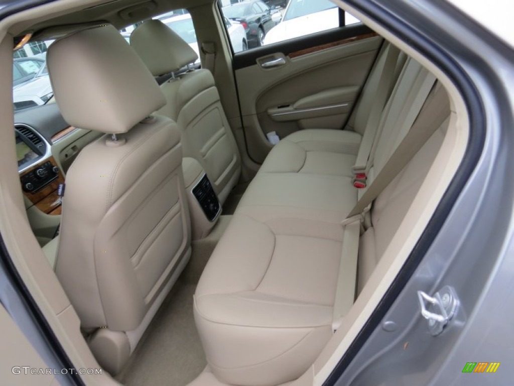 2014 Chrysler 300 C Rear Seat Photo #89247040