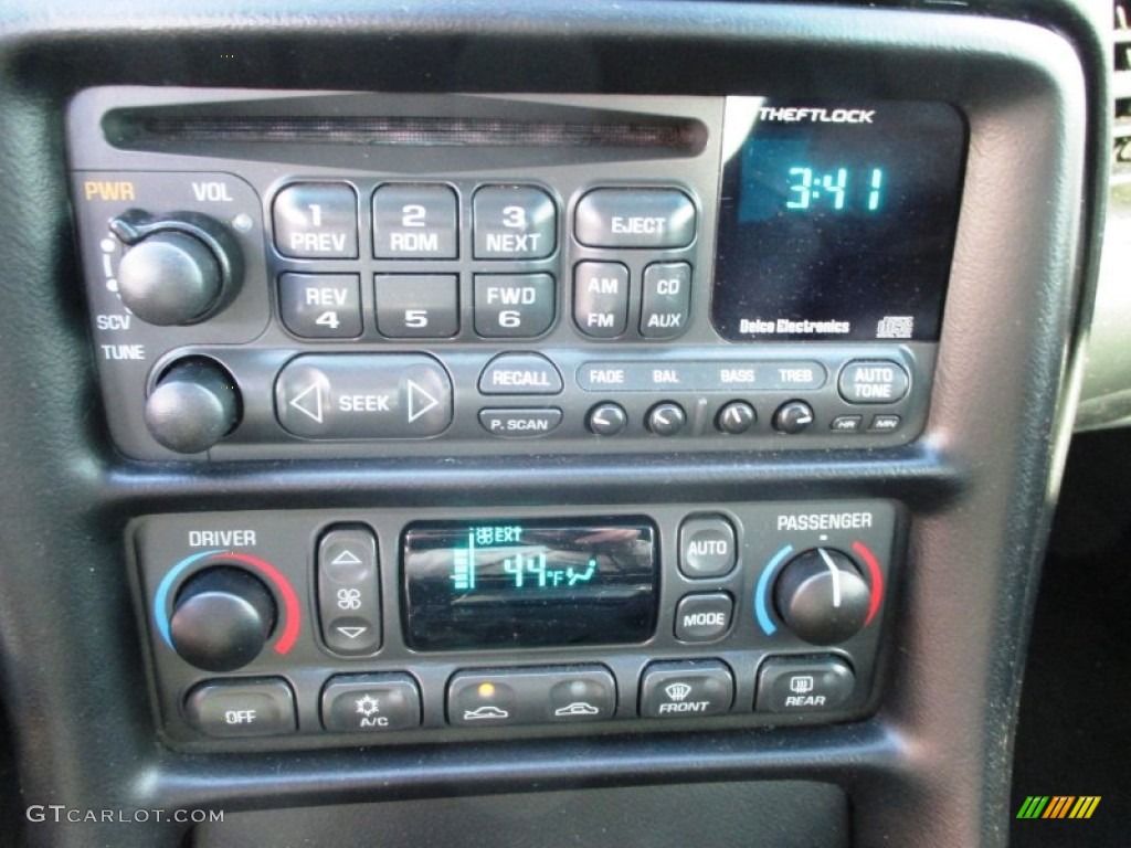 2002 Chevrolet Corvette Coupe Controls Photo #89247591
