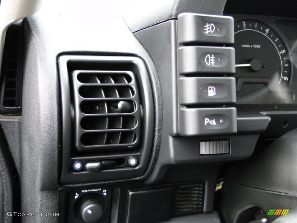 2004 Discovery SE - Bonatti Grey / Black photo #39