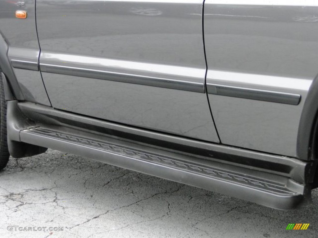 2004 Discovery SE - Bonatti Grey / Black photo #45