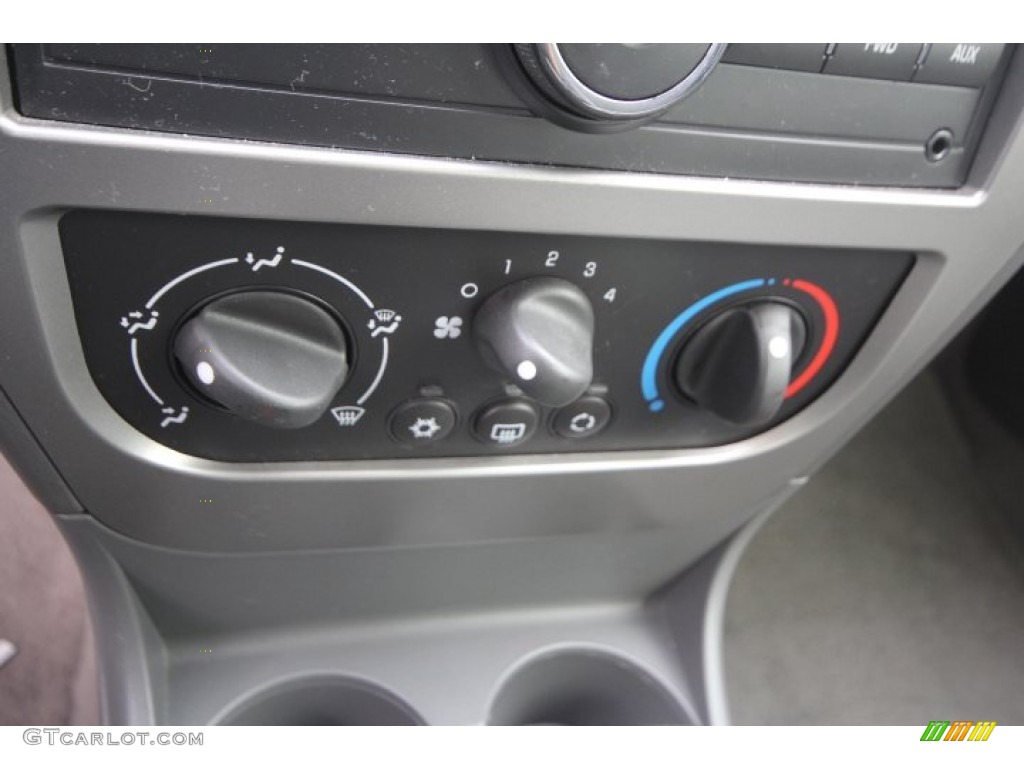 2007 Saturn ION 3 Sedan Controls Photo #89258944