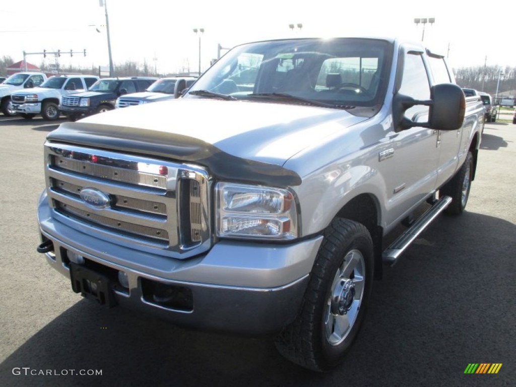 2005 F350 Super Duty Lariat Crew Cab 4x4 - Silver Metallic / Medium Flint photo #3